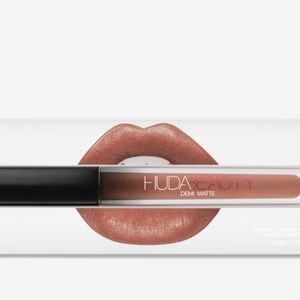 Huda Beauty Demi Matte Liquid Lipstick-day slayer